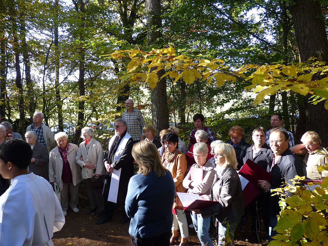 Einweihung der sieben Fußfälle im Oktober 2012 (Foto: Karl-Franz Thiede)